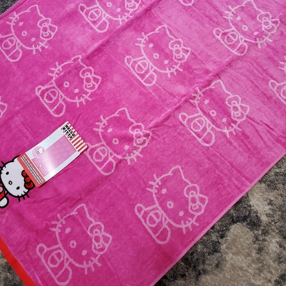 Hello Kitty Large Hot Pink Beach Towel - Picture 6 of 10